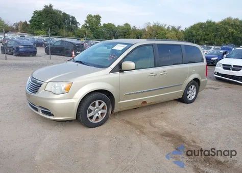 2011 Chrysler Town & Country Touring z USA, uszkodzony, nr VIN 2A4RR5DG8BR746930